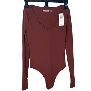 Abercrombie & Fitch Scoop Neck Long Sleeve Bodysuit in Rust Red